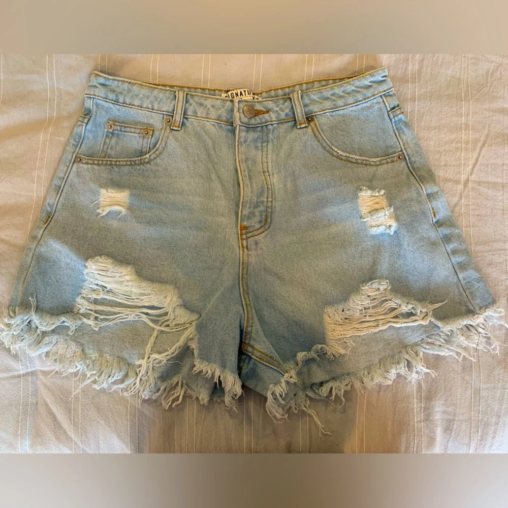Signature 8 Light Denim Shorts - Picture 1 of 3